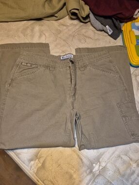Columbia Women's Tan Capris Cargo Pants